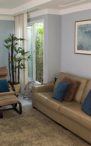Casa de condomínio à venda com 300m², 4 quartos e 4 vagas Casa de condomínio à venda com 300m², 4 quartos e 4 vagasSala