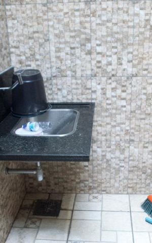 Casa de condomínio à venda com 300m², 4 quartos e 4 vagas Casa de condomínio à venda com 300m², 4 quartos e 4 vagasÁrea de Serviço