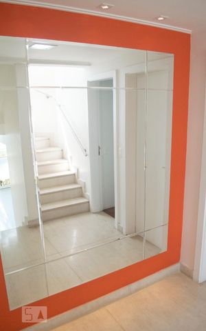 Casa de condomínio à venda com 300m², 4 quartos e 4 vagas Casa de condomínio à venda com 300m², 4 quartos e 4 vagasEspelho