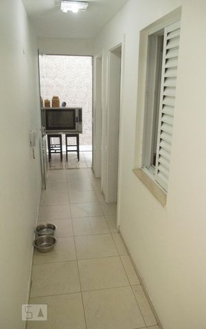 Casa de condomínio à venda com 300m², 4 quartos e 4 vagas Casa de condomínio à venda com 300m², 4 quartos e 4 vagasQuarto de Serviço