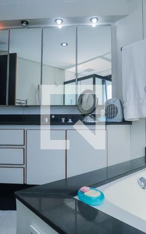 Apartamento à venda com 207m², 4 quartos e 4 vagasBanheiro do Quarto 4