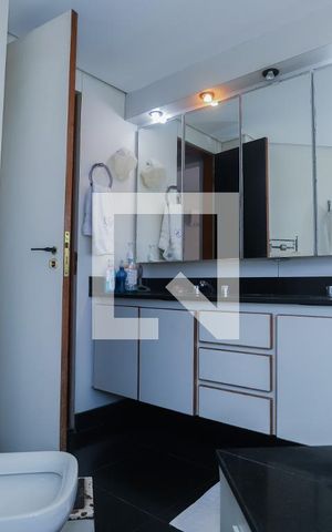 Apartamento à venda com 207m², 4 quartos e 4 vagasBanheiro do Quarto 4