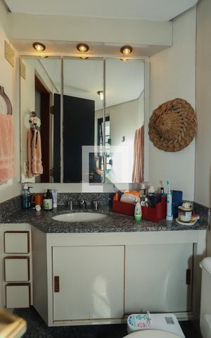 Apartamento à venda com 207m², 4 quartos e 4 vagasBanheiro do Quarto 3
