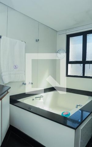 Apartamento à venda com 207m², 4 quartos e 4 vagasBanheiro do Quarto 4