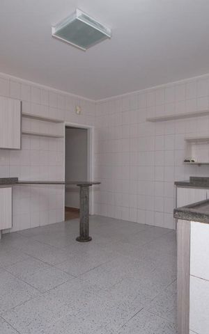 Casa à venda com 178m², 3 quartos e 4 vagas Casa à venda com 178m², 3 quartos e 4 vagasCozinha
