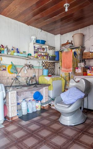 Casa à venda com 250m², 5 quartos e 2 vagas Casa à venda com 250m², 5 quartos e 2 vagasÁrea de Serviço