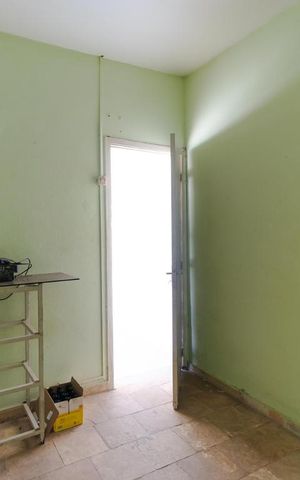 Casa à venda com 900m², 3 quartos e 8 vagas Casa à venda com 900m², 3 quartos e 8 vagasEscritório