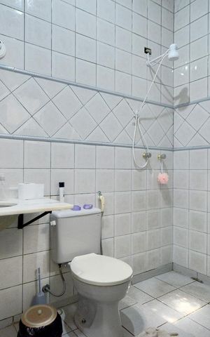 Casa à venda com 300m², 2 quartos e 2 vagasBanheiro