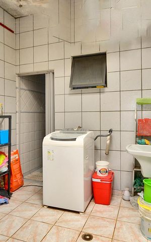 Casa à venda com 300m², 2 quartos e 2 vagasÁrea de Serviço