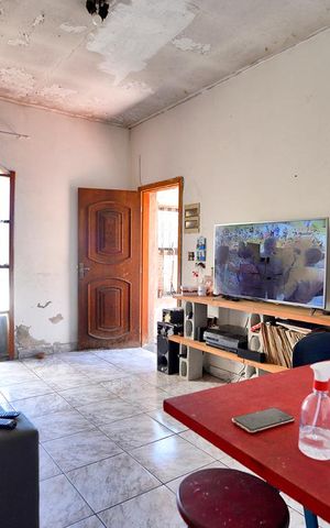 Casa à venda com 300m², 2 quartos e 2 vagasSala