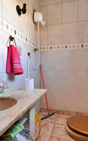 Casa à venda com 300m², 2 quartos e 2 vagasBanheiro da Suíte