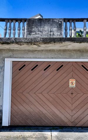 Casa à venda com 300m², 2 quartos e 2 vagasFachada