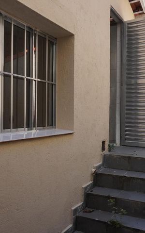 Casa para alugar com 90m², 2 quartos e 1 vagaÁrea de Serviço e Quintal