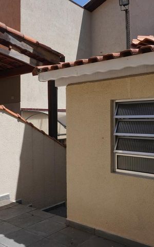 Casa para alugar com 90m², 2 quartos e 1 vagaÁrea de Serviço e Quintal