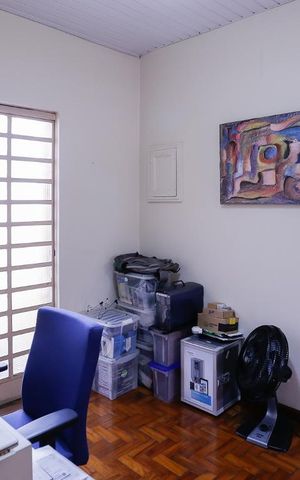 Casa à venda com 250m², 3 quartos e 2 vagas Casa à venda com 250m², 3 quartos e 2 vagasEscritório