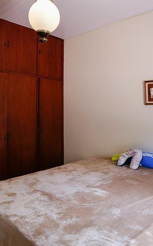 Casa à venda com 250m², 3 quartos e 2 vagas Casa à venda com 250m², 3 quartos e 2 vagasQuarto 1