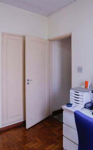 Casa à venda com 250m², 3 quartos e 2 vagas Casa à venda com 250m², 3 quartos e 2 vagasEscritório