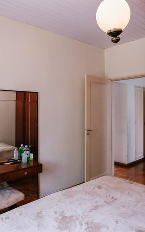 Casa à venda com 250m², 3 quartos e 2 vagas Casa à venda com 250m², 3 quartos e 2 vagasQuarto 1