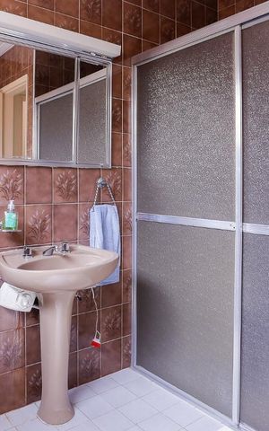 Casa à venda com 250m², 3 quartos e 2 vagas Casa à venda com 250m², 3 quartos e 2 vagasBanheiro Social