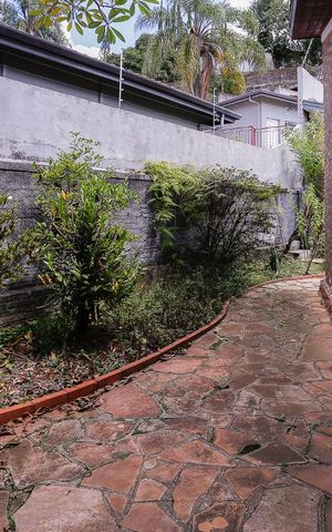Casa à venda com 250m², 3 quartos e 2 vagas Casa à venda com 250m², 3 quartos e 2 vagasVista Suíte