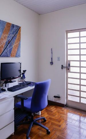 Casa à venda com 250m², 3 quartos e 2 vagas Casa à venda com 250m², 3 quartos e 2 vagasEscritório