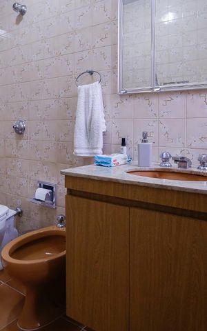 Casa à venda com 250m², 3 quartos e 2 vagas Casa à venda com 250m², 3 quartos e 2 vagasBanheiro Suíte