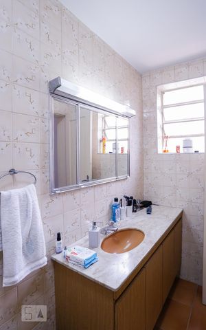 Casa à venda com 250m², 3 quartos e 2 vagas Casa à venda com 250m², 3 quartos e 2 vagasBanheiro Suíte