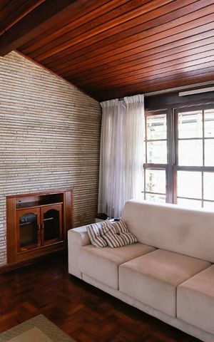 Casa à venda com 250m², 3 quartos e 2 vagas