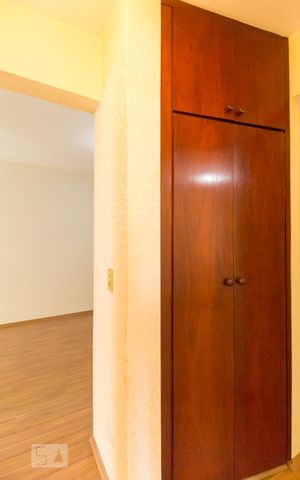 Apartamento à venda com 75m², 3 quartos e 1 vagaArmário do Corredor