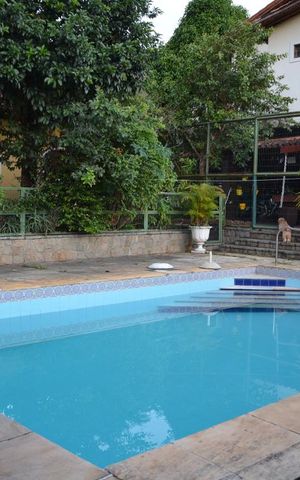 Casa à venda com 287m², 3 quartos e 4 vagasPiscina