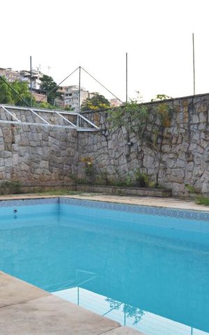 Casa à venda com 287m², 3 quartos e 4 vagasPiscina