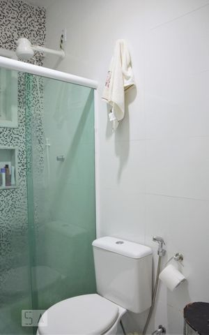 Casa à venda com 287m², 3 quartos e 4 vagasBanheiro da Suíte 2