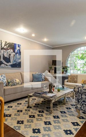 Casa à venda com 490m², 4 quartos e 4 vagasSala