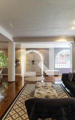 Casa à venda com 490m², 4 quartos e 4 vagasSala