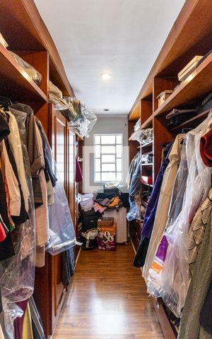 Casa à venda com 490m², 4 quartos e 4 vagasSuíte 4 - Closet