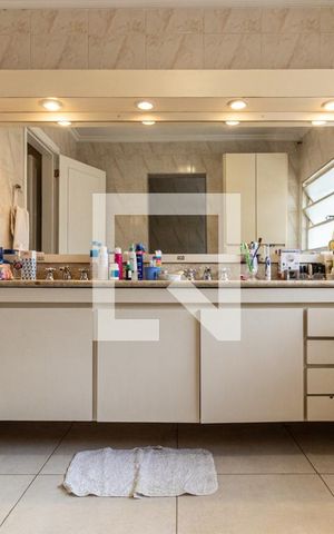 Casa à venda com 490m², 4 quartos e 4 vagasBanheiro da Suíte 4