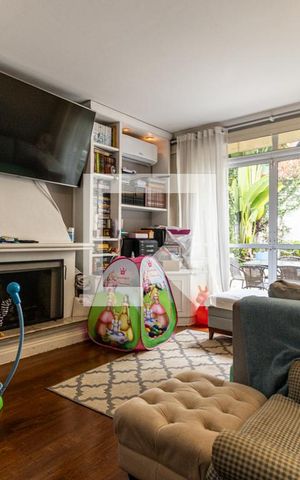 Casa à venda com 490m², 4 quartos e 4 vagasSala de TV