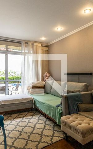 Casa à venda com 490m², 4 quartos e 4 vagasSala de TV