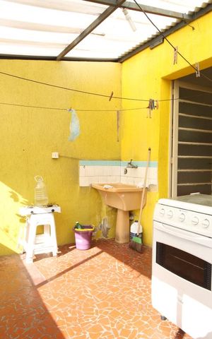 Casa à venda com 100m², 2 quartos e 1 vagaÁrea de serviço