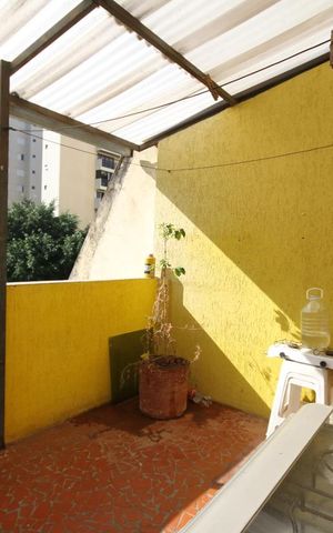 Casa à venda com 100m², 2 quartos e 1 vagaÁrea de serviço