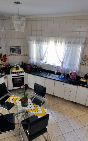 Casa à venda com 250m², 4 quartos e 2 vagasCopas Cozinha