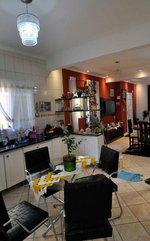 Casa à venda com 250m², 4 quartos e 2 vagasCopa Cozinha