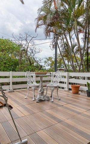Casa à venda com 150m², 4 quartos e 2 vagas Casa à venda com 150m², 4 quartos e 2 vagasVaranda da Sala