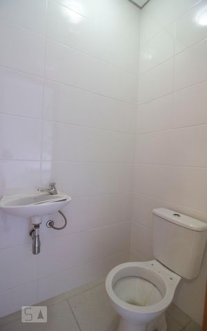 Apartamento para alugar com 80m², 2 quartos e 2 vagasBanheiro de Serviço