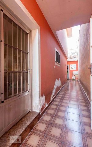 Casa à venda com 300m², 2 quartos e 2 vagas Casa à venda com 300m², 2 quartos e 2 vagasAcesso de Entrada