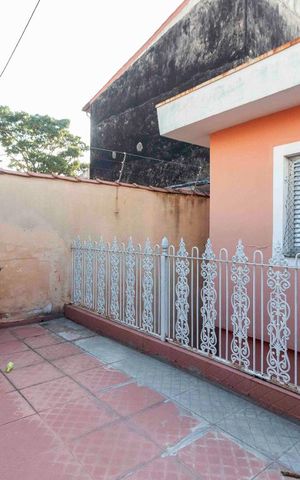 Casa à venda com 300m², 2 quartos e 2 vagas Casa à venda com 300m², 2 quartos e 2 vagasÁrea Externa