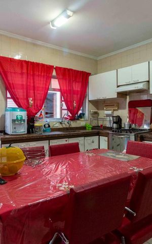 Casa à venda com 300m², 2 quartos e 2 vagas Casa à venda com 300m², 2 quartos e 2 vagasCozinha
