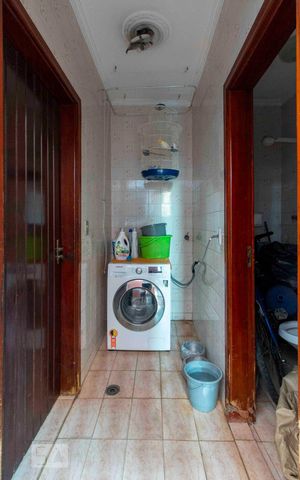 Casa à venda com 300m², 2 quartos e 2 vagas Casa à venda com 300m², 2 quartos e 2 vagasÁrea de Serviço