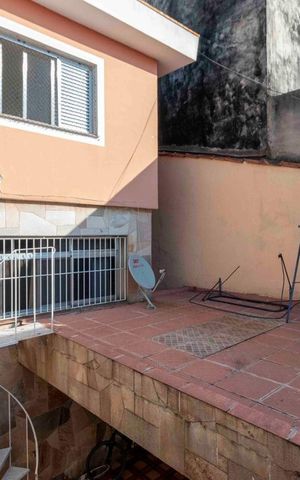 Casa à venda com 300m², 2 quartos e 2 vagas Casa à venda com 300m², 2 quartos e 2 vagasTerraço