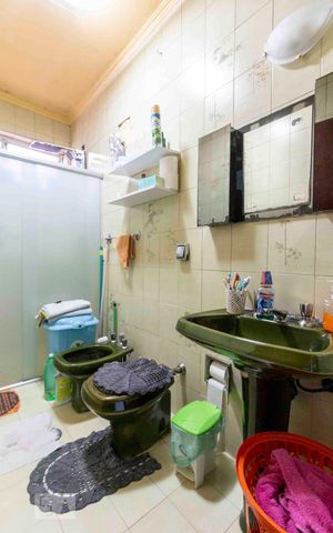 Casa à venda com 300m², 2 quartos e 2 vagas Casa à venda com 300m², 2 quartos e 2 vagasBanheiro